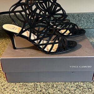Vince Camuto Pelena heel
Size: 9M
Color: black suede
